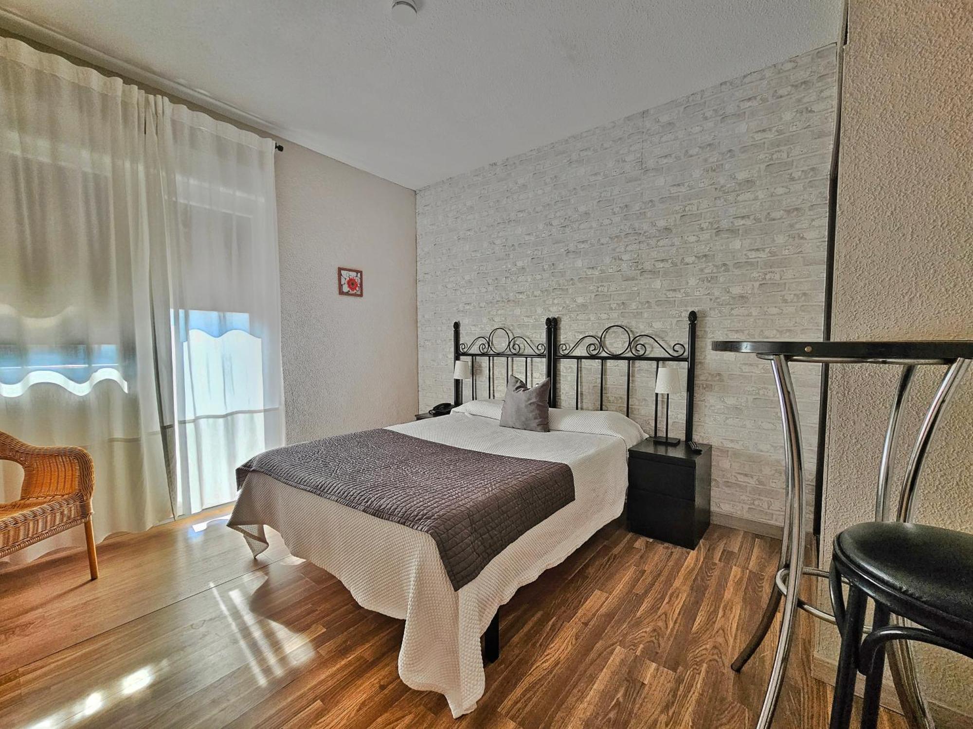 Hostal Mainz Пьедралавес Экстерьер фото